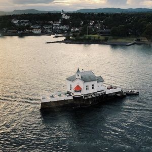 Meet your Posher, Adeline